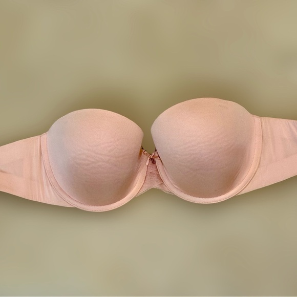 Victoria's Secret Other - Victoria’s Secret Push-Up Strapless Bra 32DD Light Pink w/ Bow Charm